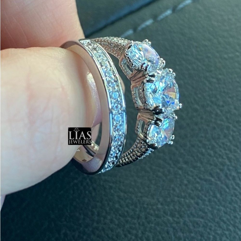Brand New 18k White Gold Wedding Ring Set